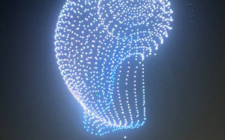 Maha Kumbh 2025: भव्य Maha Kumbh का दिव्य ड्रोन शो,  श्रद्धालुओं का मोह लिया मन