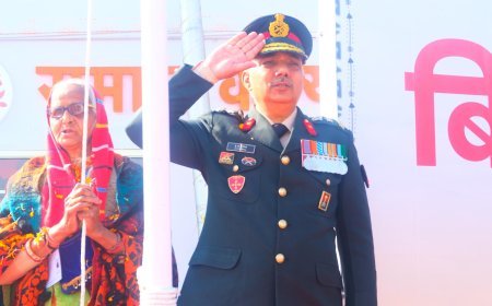 Maha Kumbh 2025: आध्यात्मिक धरा पर हुआ 76वें गणतंत्र दिवस का भव्य आयोजन, राष्ट्रयीता के तिरंगे में रंगा नजर आया प्रयागराज(Prayagraj) महाकुम्भ (Maha Kumbh)