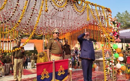 Ballia News: परिवहन मंत्री दयाशंकर सिंह ने झण्डारोहण कर परेड की ली सलामी, पुलिसकर्मियों को मेडल व प्रशस्ति पत्र देकर किया सम्मानित