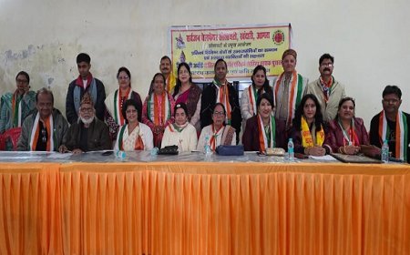 Agra News: राष्ट्रीय कवि सम्मेलन- विशुद्ध साहित्य के अभियान में अग्रसारित लोगों का हुआ सम्मान। 