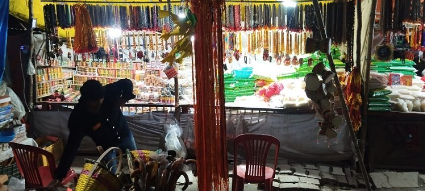 Mahakumbhnagar: Shops selling worship materials being meticulously set up in Sangam area ahead of Mahakumbh.  