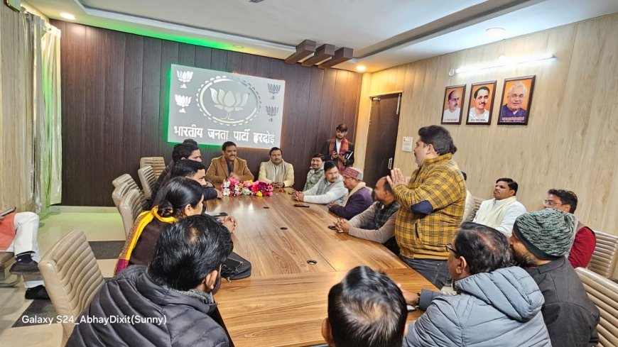 हरदोई: पुराने बिजली के तारों, ट्रांसफार्मर, बिजली की खंभे आदि को बदलने के लिए केंद्र सरकार से राशि सभी जिलों को भेजी गई है- असीम अरुण