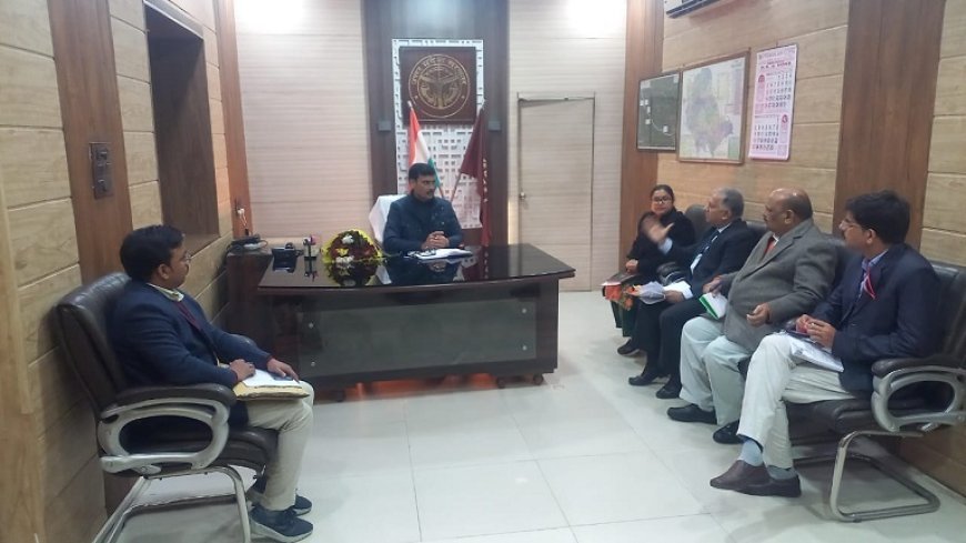 Hardoi News: जिलाधिकारी की अध्यक्षता में हुई शत्रु संपत्ति के सम्बन्ध में बैठक। 