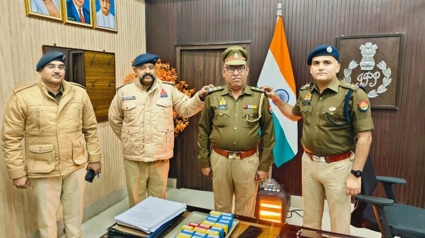 हरदोई: 2 पुलिसकर्मियों के कंधो पर स्टार बढ़े, एसपी ने शुभकामनाएं दीं