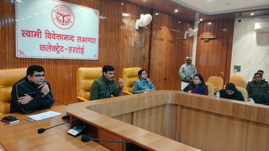Hardoi News: डीएम ने दिए अधिशाषी अभियंता का एक दिन का वेतन काटने व अधिकारियों को कारण बताओ नोटिस जारी करने के निर्देश। 
