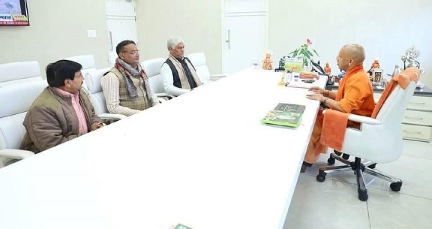 Deoband News: बजरंग दल नेता विकास त्यागी ने की सीएम योगी आदित्यनाथ से भेंट, दारूल उलूम में अवैध निर्माण व अन्य अनियमितताओं से कराया अवगत।