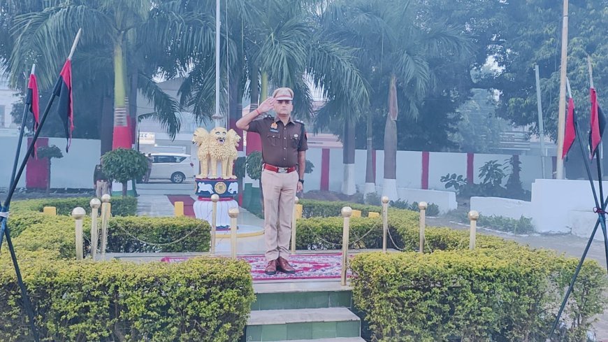 Hardoi: एसपी ने परेड की सलामी ली, विभिन्न निरीक्षण कर सतर्कता बरतने के निर्देश दिए