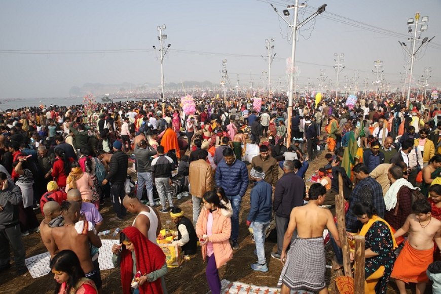 Maha Kumbh 2025: प्रयागराज महाकुंभ में आस्था के साथ अर्थव्यवस्था का भी संगम, अस्थाई ही सही करीब 6 से 10 लाख लोगों को मिलेगा रोजगार। 