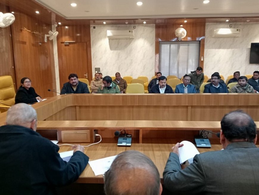 Hardoi News: अपर जिलाधिकारी की अध्यक्षता में हुई उद्योग बंधु की बैठक। 