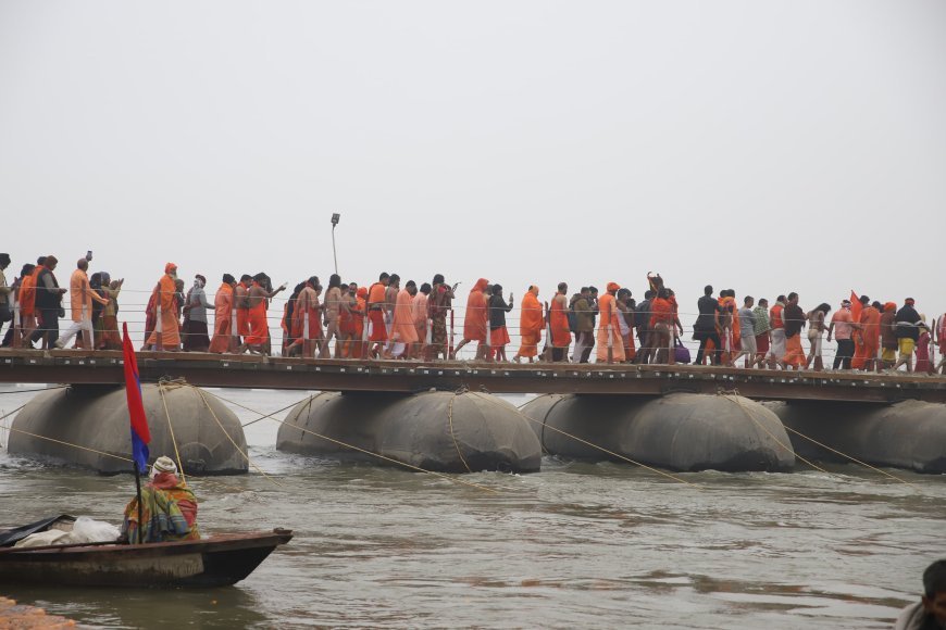 Maha Kumbh 2025: श्रद्धालुओं के अमृत स्नान की लाइफ लाइन बने पीपे के पुल, 40 वर्ग किलोमीटर में फैला महाकुम्भ, 25 सेक्टरों में विभाजित