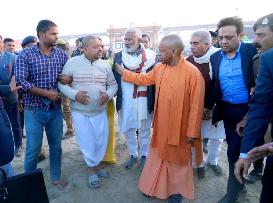 Maha Kumbh 2025: राहत कार्यों की पल-पल की अपडेट लेते रहे PM और CM, CM ने फ्लीट रोककर दिया फायर ब्रिगेड को रास्ता