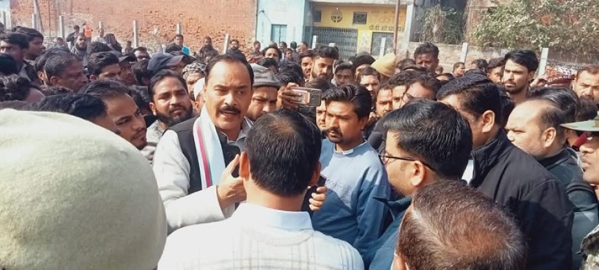 Shahjahanpur News:  व्यापारियों के लिए सपा जिलाध्यक्ष तनवीर खान ने उठाई आवाज। 