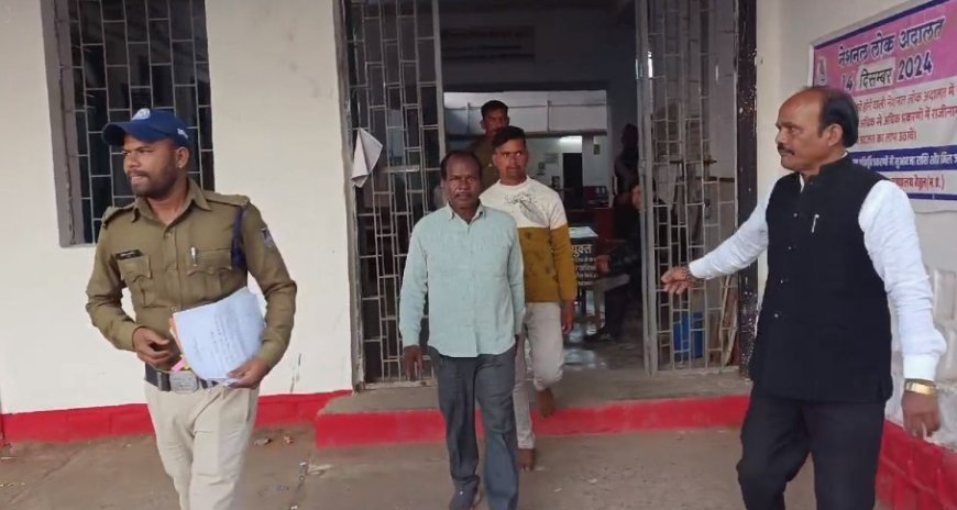 Madhya Pradesh News: आदिवासी बाहुल्य क्षेत्र में ईसाई मिशनरी पर पुलिस की बड़ी कार्यवाही, दो आरोपी गिरफ्तार, लालच देकर धर्म परिवर्तन कराने की थी तैयारी। 