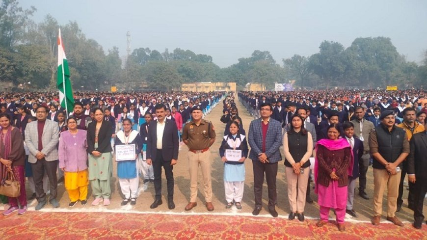 Hardoi News: नेताजी सुभाष चन्द्र बोस की जयंती पर मानव श्रंखला बनाकर दिया सड़क सुरक्षा Road safety का सन्देश।