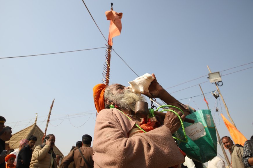 Maha Kumbh 2025: मौनी अमावस्या से पहले ही महाकुम्भ (Maha Kumbh) में दिख रहा आस्था का ज्वार, संगम तटों पर उमड़ रहा श्रद्धा का सैलाब