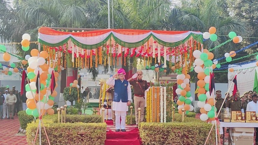 Hardoi News: मंत्री नितिन अग्रवाल ने राष्ट्रीय ध्वज फहराया, दी सलामी, सीओ सिटी सहित अन्य पुलिसकर्मियों को सम्मानित किया। 