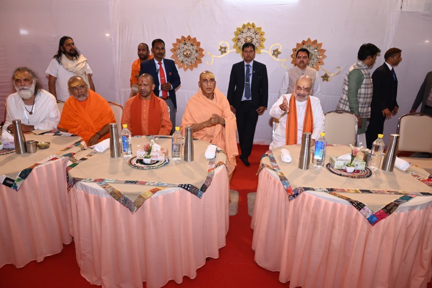 Maha Kumbh 2025: गृहमंत्री अमित शाह ने श्रृंगेरी, पुरी और द्वारिका पीठ के शंकराचार्यों का लिया आशीर्वाद