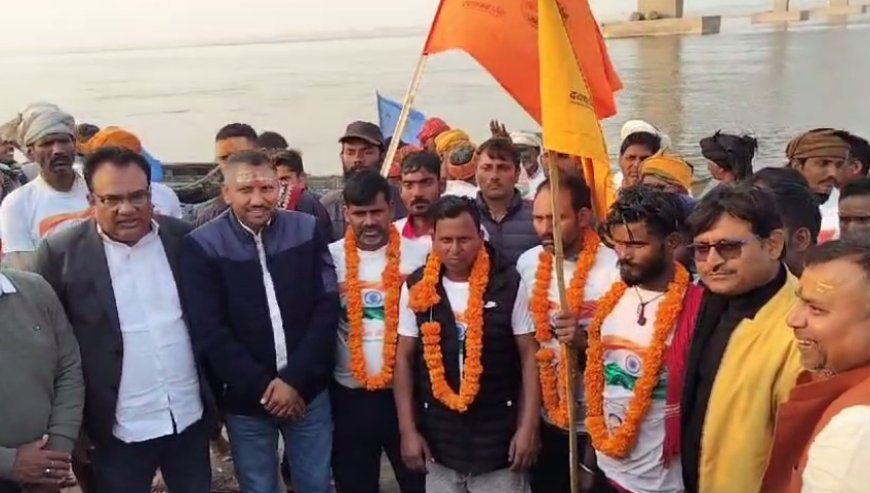 Ballia News: आखिर परिवहन मंत्री के भाई ने सच बोल ही दिया की साधारण से दिखने वाले यही नाविक ही लोगों की जान बचाते हैं। 