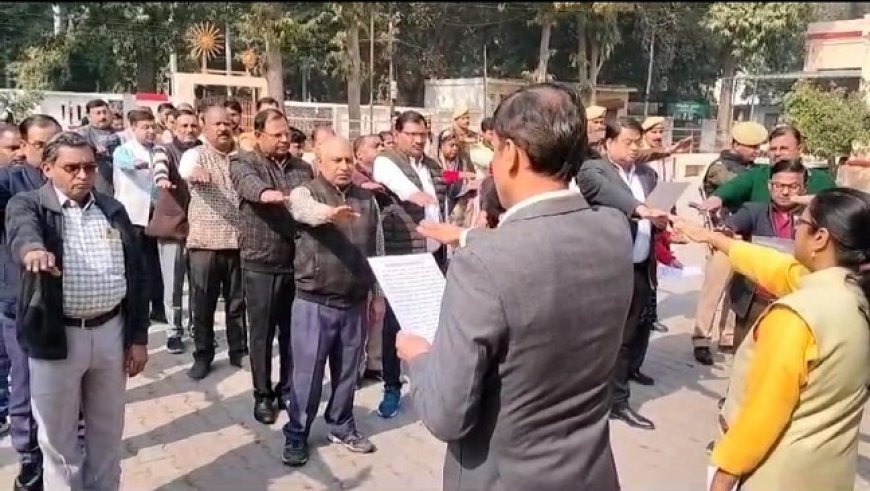 Hardoi news: गाँधी जी पुण्य तिथि पर हुई स्पर्श कुष्ठ जागरूकता अभियान की शुरुआत, जिलाधिकारी ने कुष्ठ जागरूकता की दिलाई शपथ।