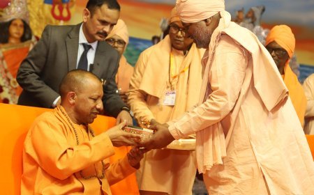  Maha Kumbh 2025: भारत सेवाश्रम संघ के शिविर पहुंचे CM Yogi, विभिन्न संप्रदायों से जुड़े संतों से की मुलाकात
