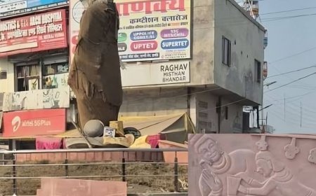 Hardoi News: नुमाइश चौराहे पर देवी-देवताओं की प्रतिमायुक्त पत्थरों के प्रयोग का विरोध, लोगों ने हटाने की मांग की