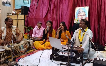 Agra News: नजीर की नज्मों और गजलों के साथ शहरवासियों ने मनाया ‘जश्न ए बसंत’, सुधीर नारायन की संगीत मयी प्रस्तुतियों ने भरा उल्लास और याद कराया ‘भाई चारा’