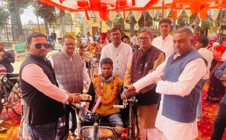 Ballia News: विकास खण्ड हनुमानगंज परिसर में दिव्यांगजनों को सहायक उपकरण का हुआ वितरण। 