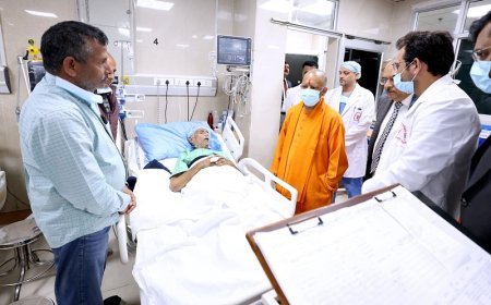 Lucknow News: आचार्य सत्येंद्र दास का कुशलक्षेम जानने पीजीआई पहुंचे सीएम योगी, सीएम योगी ने डॉक्टरों से इलाज की प्रगति पर की चर्चा, दिए आवश्यक दिशानिर्देश। 