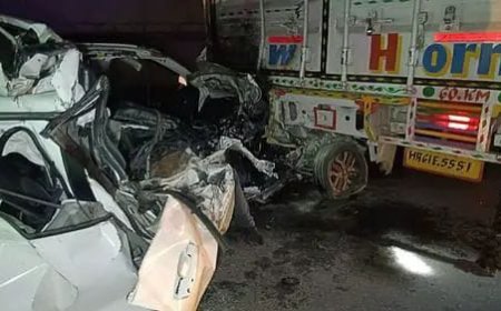 Saharanpur News: दिल्ली- सहारनपुर हाईवे पर दर्दनाक हादसा, खड़े ट्रक से टकराई कार, तीन युवकों की मौत। 