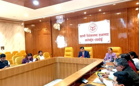 Hardoi News: भूमि पर अवैध कब्जो को हटाया जाये- DM