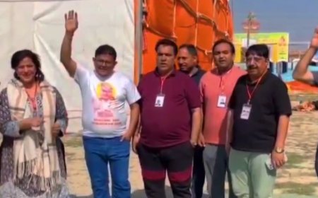 Maha Kumbh 2025: सनातन आस्था की पुकार सुन पाकिस्तान से महाकुम्भ (Maha Kumbh) में शामिल होने आये हिंदू परिवार