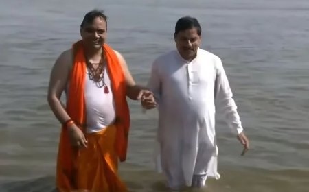 Maha Kumbh 2025: मध्य प्रदेश के CM मोहन यादव ने परिवार संग संगम में लगाई आस्था की डुबकी