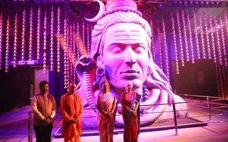 Maha Kumbh 2025: राष्ट्रपति द्रौपदी मुर्मू ने त्रिवेणी संगम के पवित्र जल में स्नान कर देशवासियों के लिए की प्रार्थना