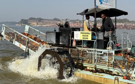 Maha Kumbh 2025: हर दिन गंगा-यमुना से ट्रैश स्कीमर निकाल रही 10-15 टन कचरा