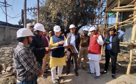 Shahjahanpur News: प्रभारी मंत्री ने पूर्व निर्मित बस स्टेशन के सौन्दर्यकरण कार्यों में गुणवत्ता का विशेष ध्यान रखने के दिये निर्देश