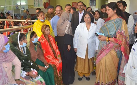 Agra News: राज्य महिला आयोग की अध्यक्ष CMO से नाराज, कहा- जब भी बुलाओ वो आते नहीं