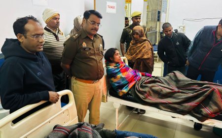 Kasganj News: ऑटो को बचाने में सड़क किनारे पल्टी श्रद्धालुओं से भरी ट्रैक्टर ट्राली, 34 घायल