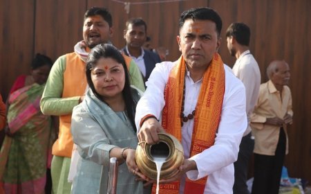 Maha Kumbh 2025: संगम में स्नान कर अभिभूत हुए गोवा के सीएम सावंत, योगी सरकार के प्रयासों को सराहा। 