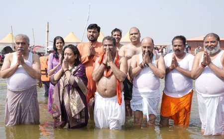 Maha Kumbh 2025: केंद्रीय शिक्षा मंत्री ने त्रिवेणी संगम पर किया स्नान, महाकुम्भ 2025 में शामिल होने पर जताई खुशी। 