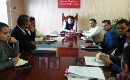 Uttrakhand News: DM ने कैंम्प कार्यालय में नगर निगम में पेंशन देने की व्यवस्था को बदलाव किए जाने के संबंध में बैठक ली
