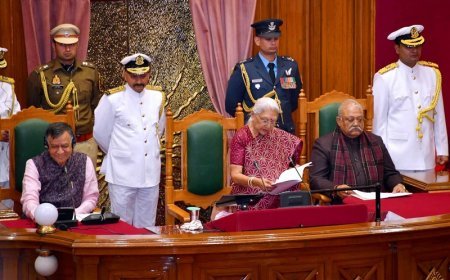 Lucknow News: राज्यपाल आनंदीबेन पटेल ने सदन के पटल पर रखी सरकार की उपलब्धियां- डेढ़ करोड़ बच्चों को दीं नि:शुल्क पाठ्य-पुस्तकें। 