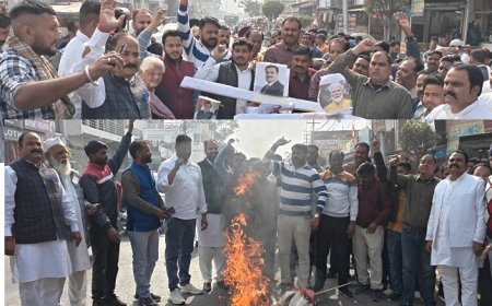 Uttarakhand News: कांग्रेसियों ने सरकार एवं अडानी का पुतला फूंका। 