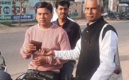 Hardoi News: युवक का खोया हुआ पर्स लौटाया,  पतंजलि योग समिति के जिला प्रभारी की सराहना कर युवक ने आभार जताया