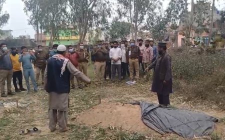 Bijnor News: जिलाधिकारी के आदेश पर तीन माह पूर्व दफन की गई महिला की खोदी कब्र