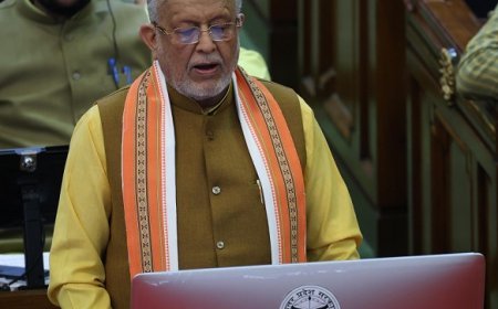 Lucknow News: शेरो-शायरी से बांधा समां, विपक्ष पर किये तीखे हमले, विधानसभा में बजट भाषण पढ़ते हुए वित्त मंत्री ने शायरी पढ़कर की प्रदेश सरकार की प्रशंसा। 