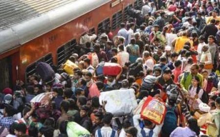 Mahakumbh 2025: महाकुंभ जाने वाले यात्रियों के लिए रेलवे ने की विशेष व्यवस्था, भीड़ बढ़ने को लेकर उठाया गया कदम। 