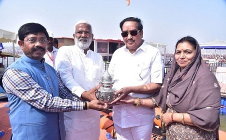 Maha Kumbh 2025: अविरल-निर्मल गंगा के संकल्प के साथ केंद्रीय जलशक्ति मंत्री ने संगम में लगाई आस्था की डुबकी। 