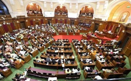 Lucknow News: शिक्षामित्रों के अपमान पर विधानसभा में हंगामा, बेसिक शिक्षा मंत्री संदीप सिंह ने कहा, ‘माफी मांगें सपा विधायक। 