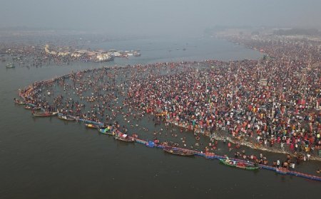 Maha Kumbh 2025: महाशिवरात्रि के महास्नान पर त्रिवेणी में उमड़ा आस्था का महासागर, हर-हर गंगे के जयघोष से गूंजा संपूर्ण महाकुम्भ क्षेत्र। 