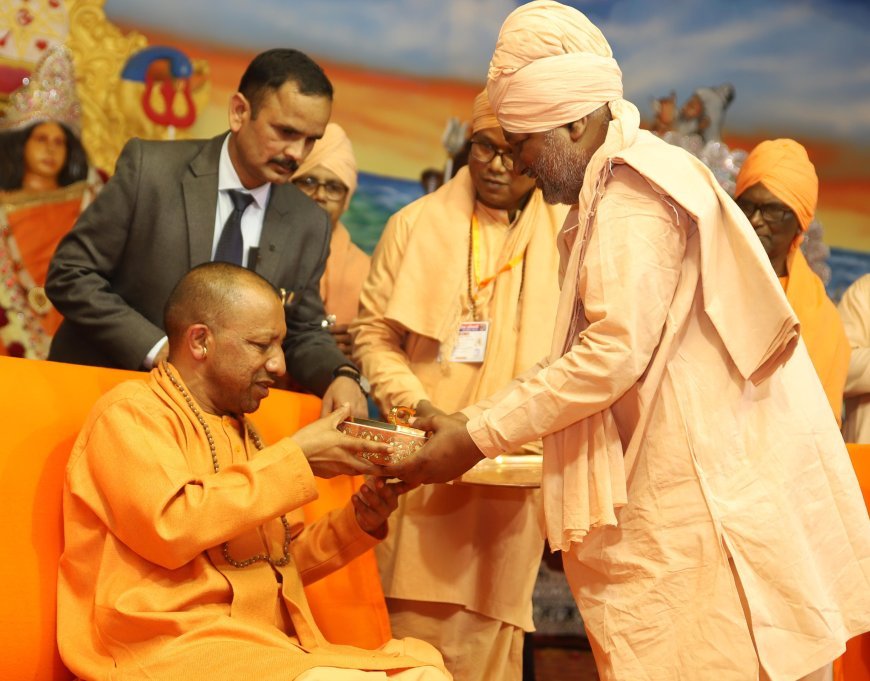  Maha Kumbh 2025: भारत सेवाश्रम संघ के शिविर पहुंचे CM Yogi, विभिन्न संप्रदायों से जुड़े संतों से की मुलाकात